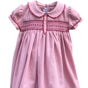 Vestido cuello y tapilla rosa